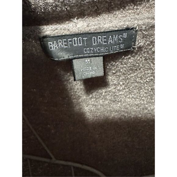 Beautiful Barefoot Dreams Cardigan Cozy Chic Lite gray Soft size medium Great Co - Picture 11 of 14